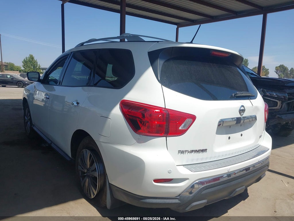 2018 Nissan Pathfinder SV photo 3