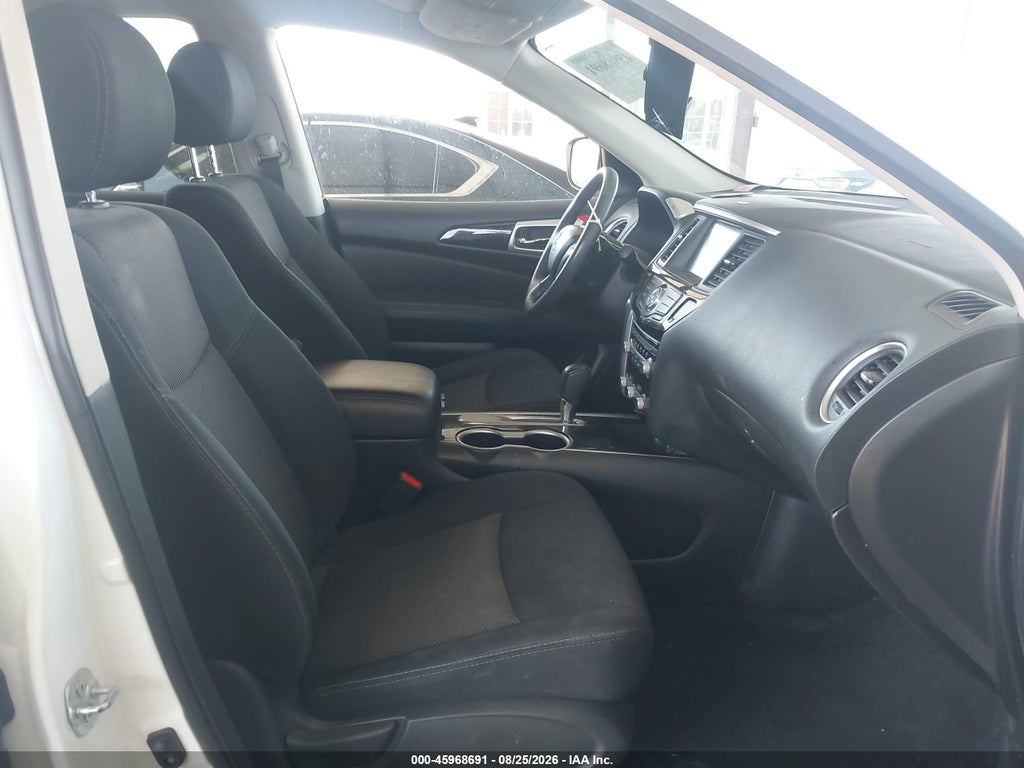 2018 Nissan Pathfinder SV photo 5