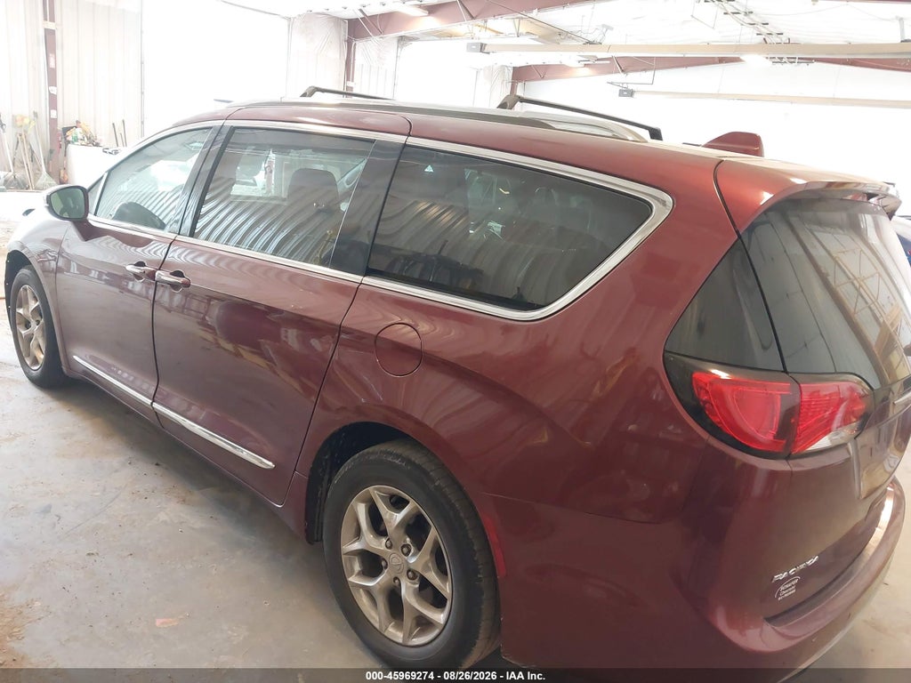 2018 Chrysler Pacifica Limited photo 3