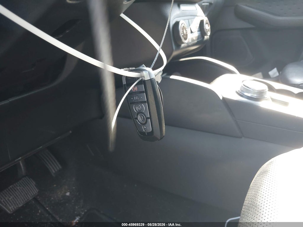 2020 Ford Escape SEL photo 11