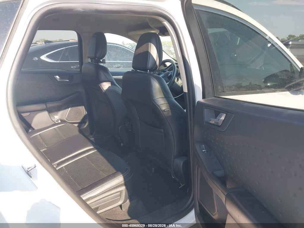 2020 Ford Escape SEL photo 8