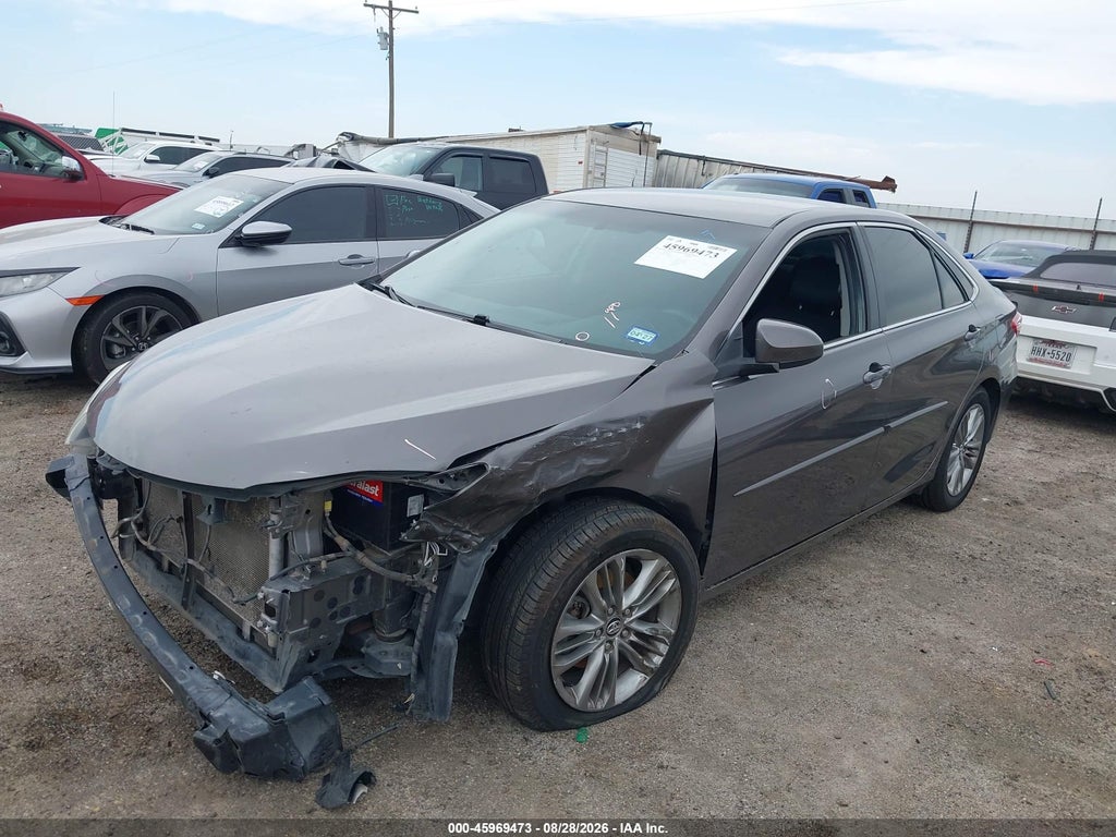 2017 Toyota Camry SE photo 2