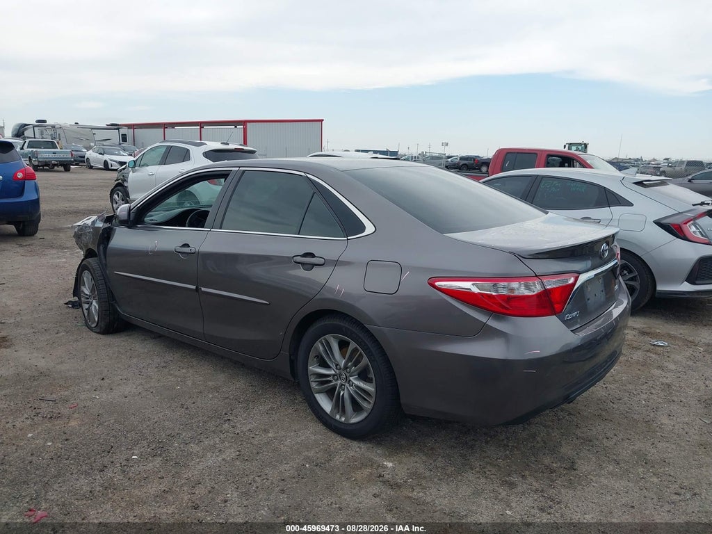 2017 Toyota Camry SE photo 3