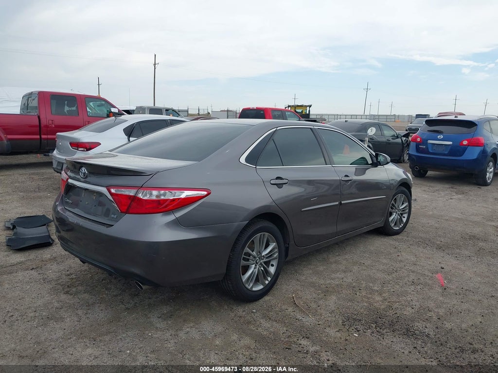 2017 Toyota Camry SE photo 4