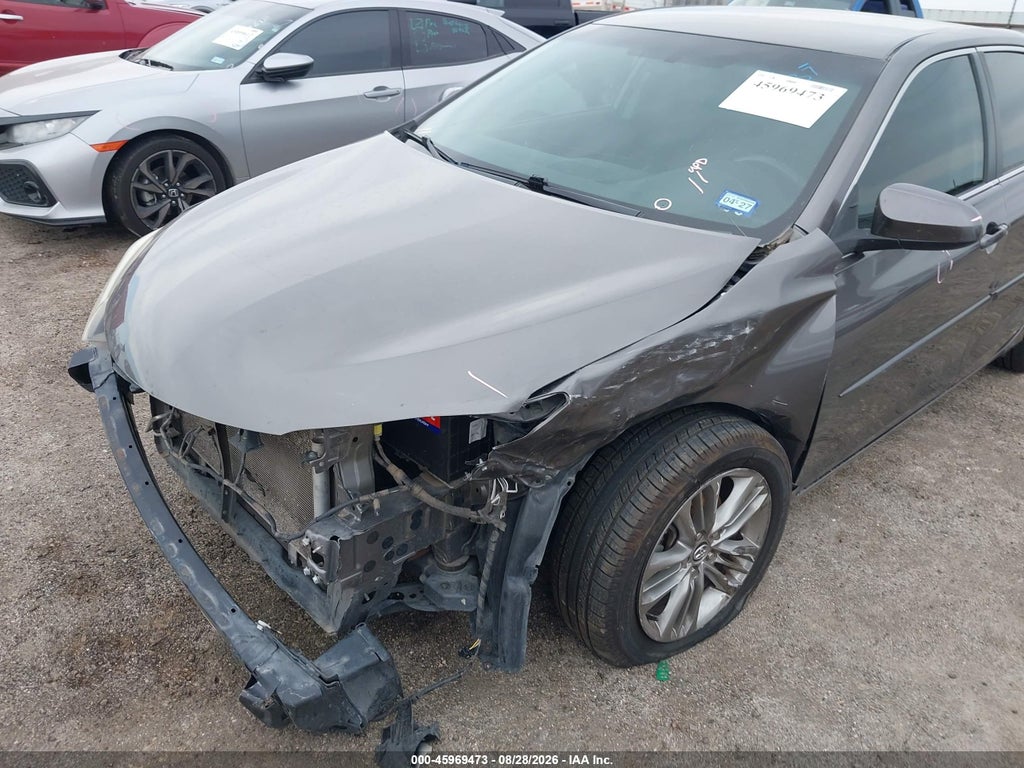 2017 Toyota Camry SE photo 6