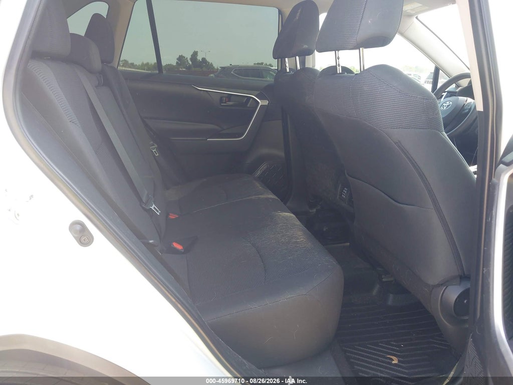 2024 Toyota RAV4 LE photo 8