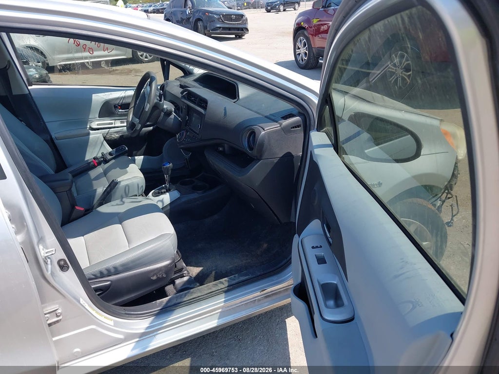 2012 Toyota Prius C Four photo 5