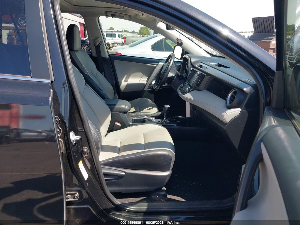 2017 Toyota RAV4 Hybrid Limited photo 5