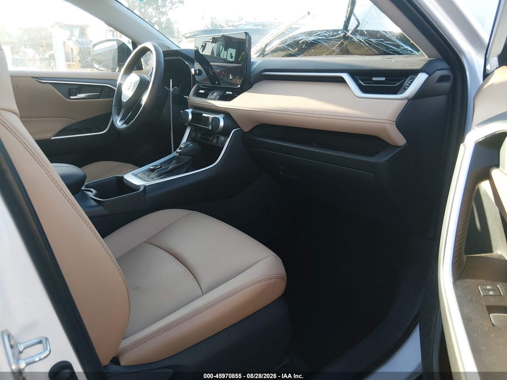 2025 Toyota RAV4 Hybrid XLE Premium photo 5