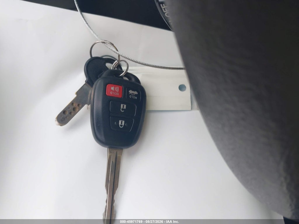 2014 Toyota Camry LE photo 11