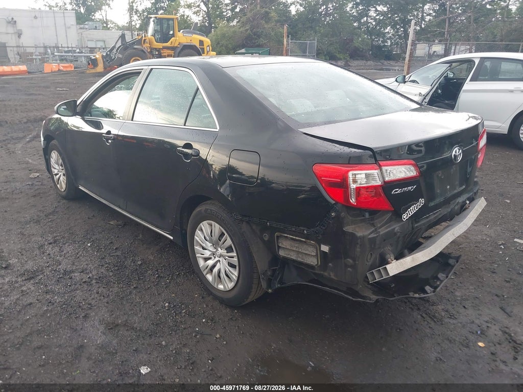 2014 Toyota Camry LE photo 3