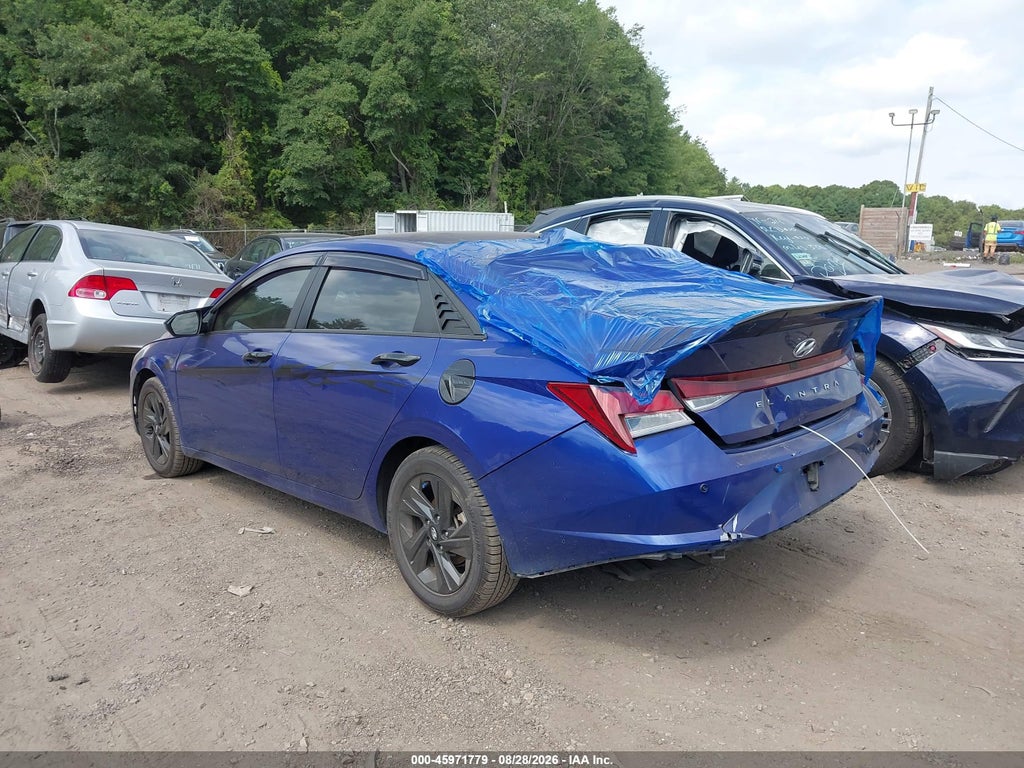 2023 Hyundai Elantra SEL photo 3