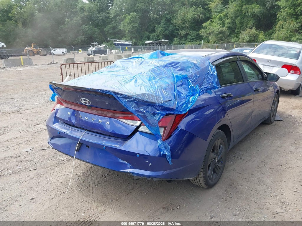 2023 Hyundai Elantra SEL photo 4