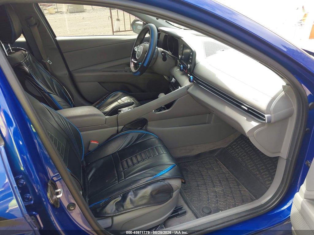 2023 Hyundai Elantra SEL photo 5