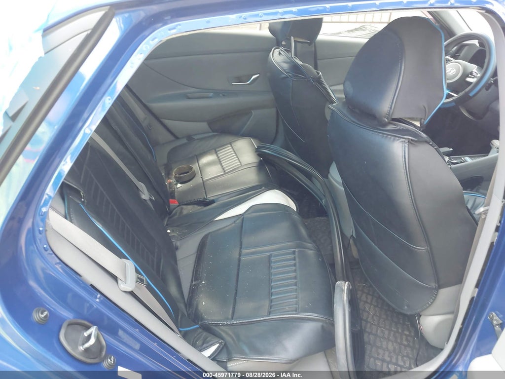 2023 Hyundai Elantra SEL photo 8