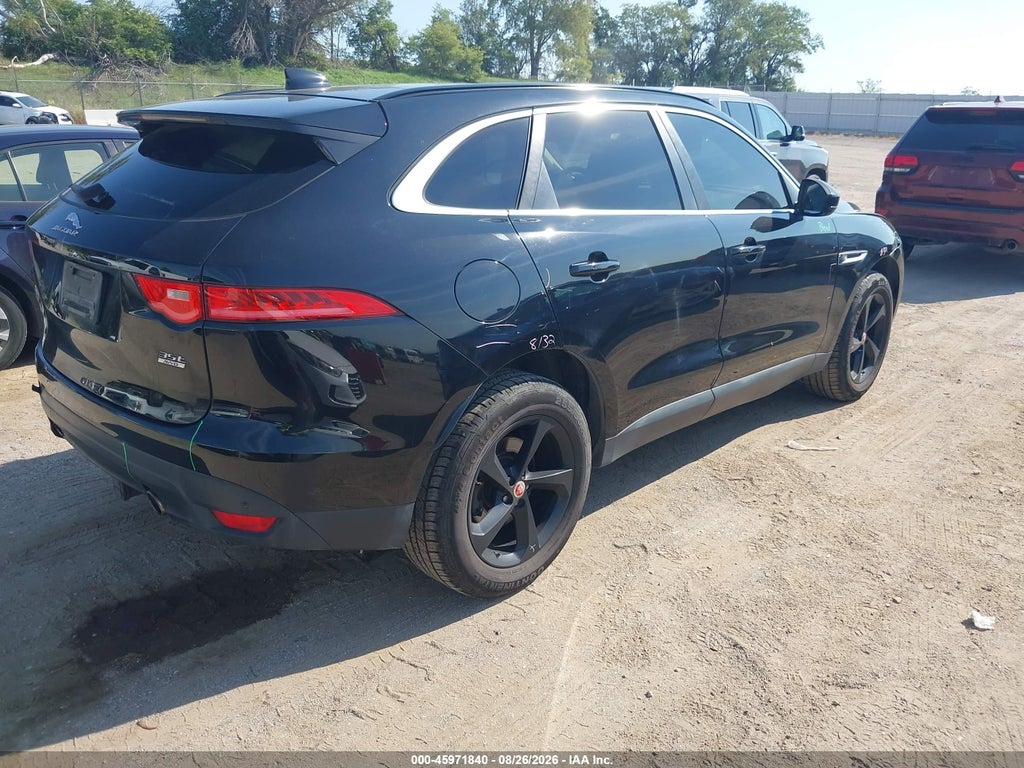 2017 Jaguar F-Pace 35T Prestige photo 4