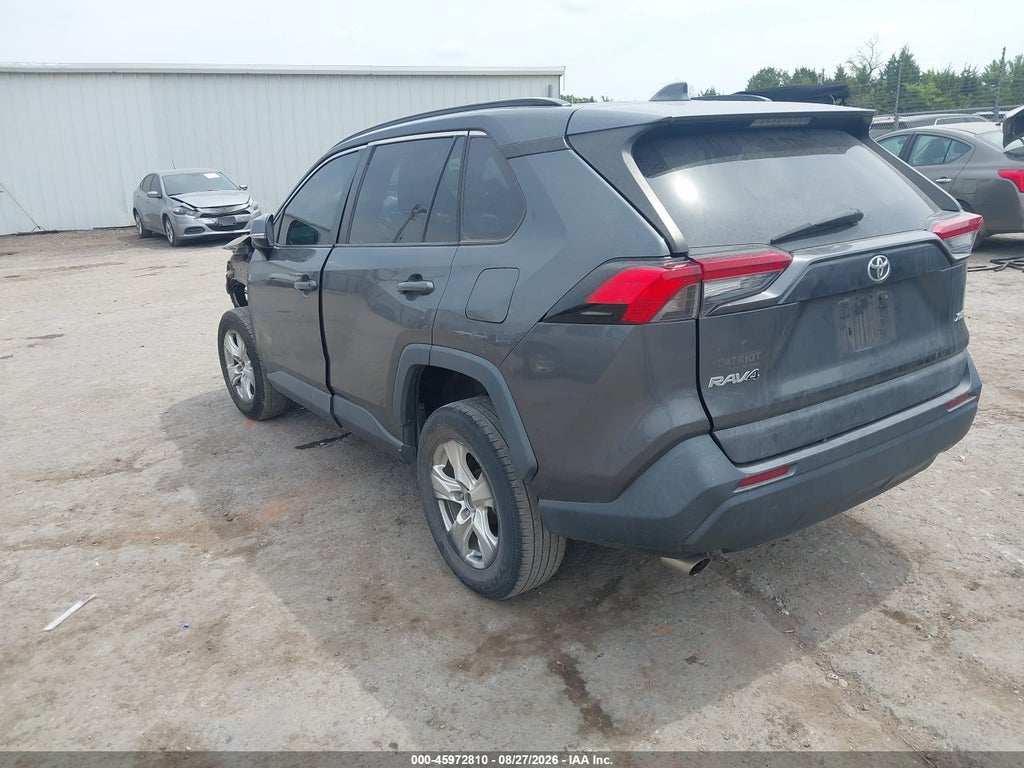 2021 Toyota RAV4 XLE photo 3
