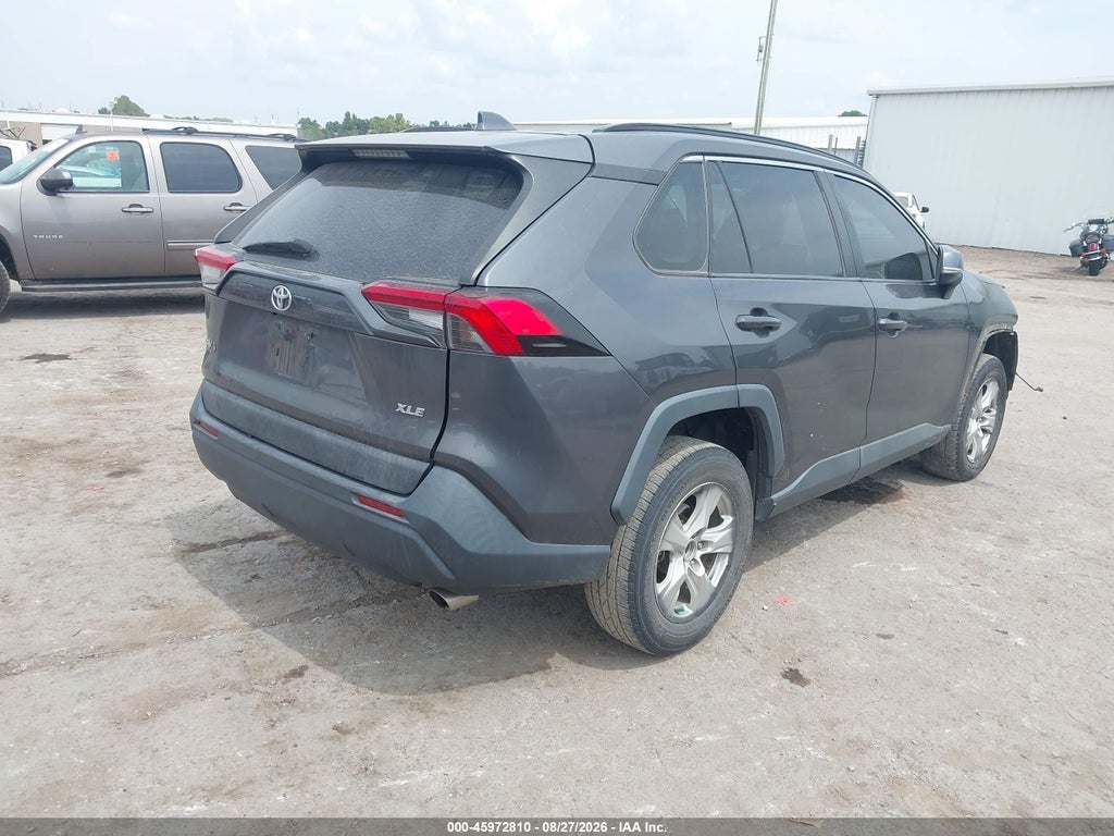2021 Toyota RAV4 XLE photo 4