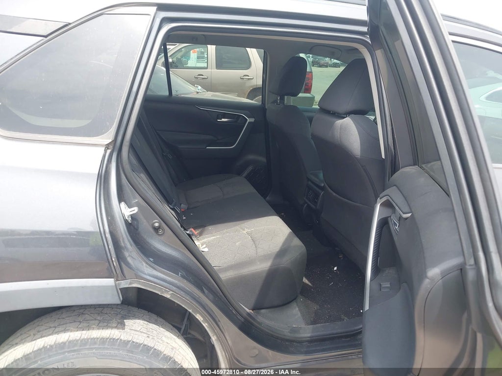 2021 Toyota RAV4 XLE photo 8