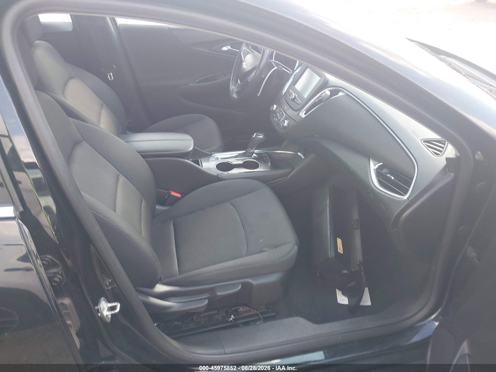 2016 Chevrolet Malibu 1LT photo 5