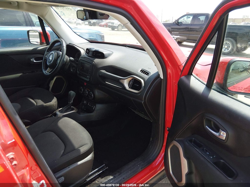 2017 Jeep Renegade Latitude 4X4 photo 5