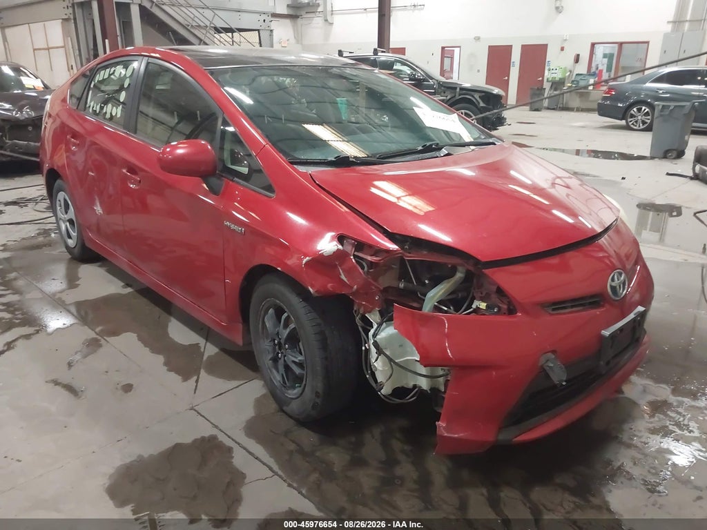 2013 Toyota Prius Three photo 1