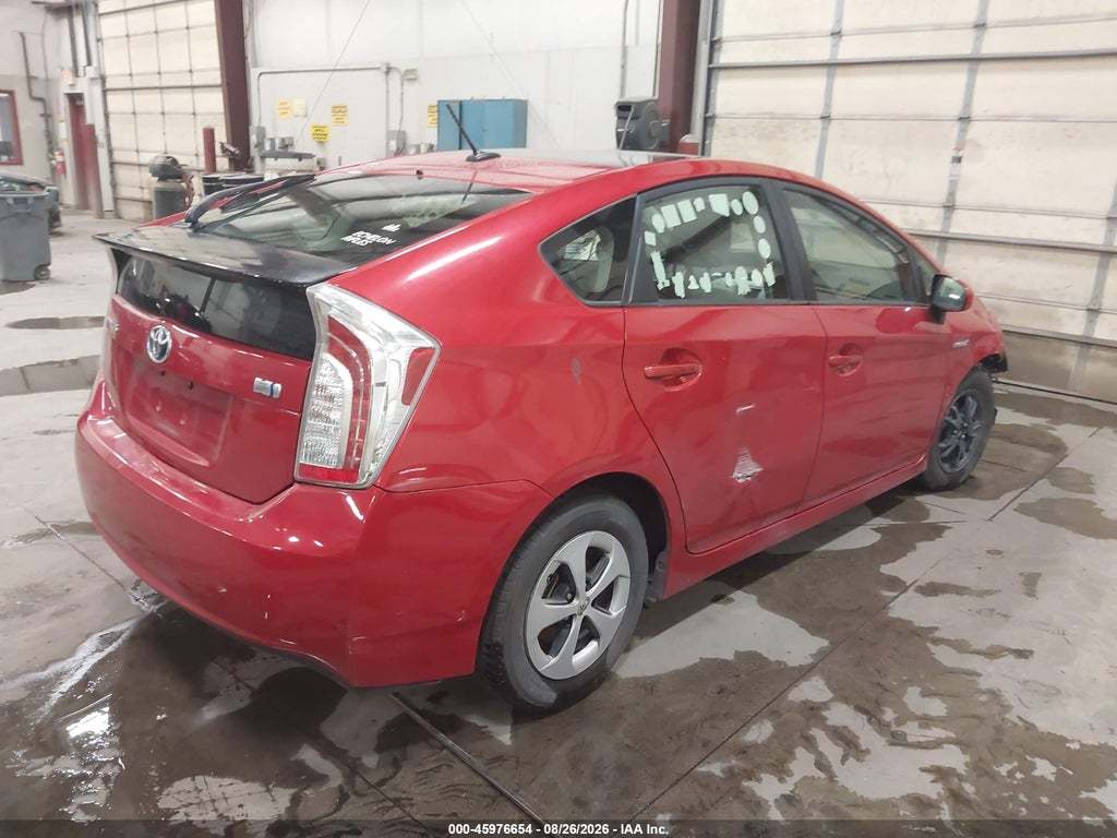 2013 Toyota Prius Three photo 4