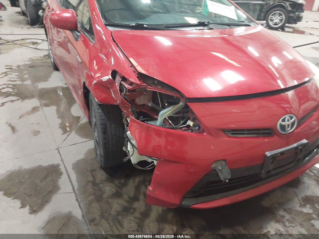 2013 Toyota Prius Three photo 6