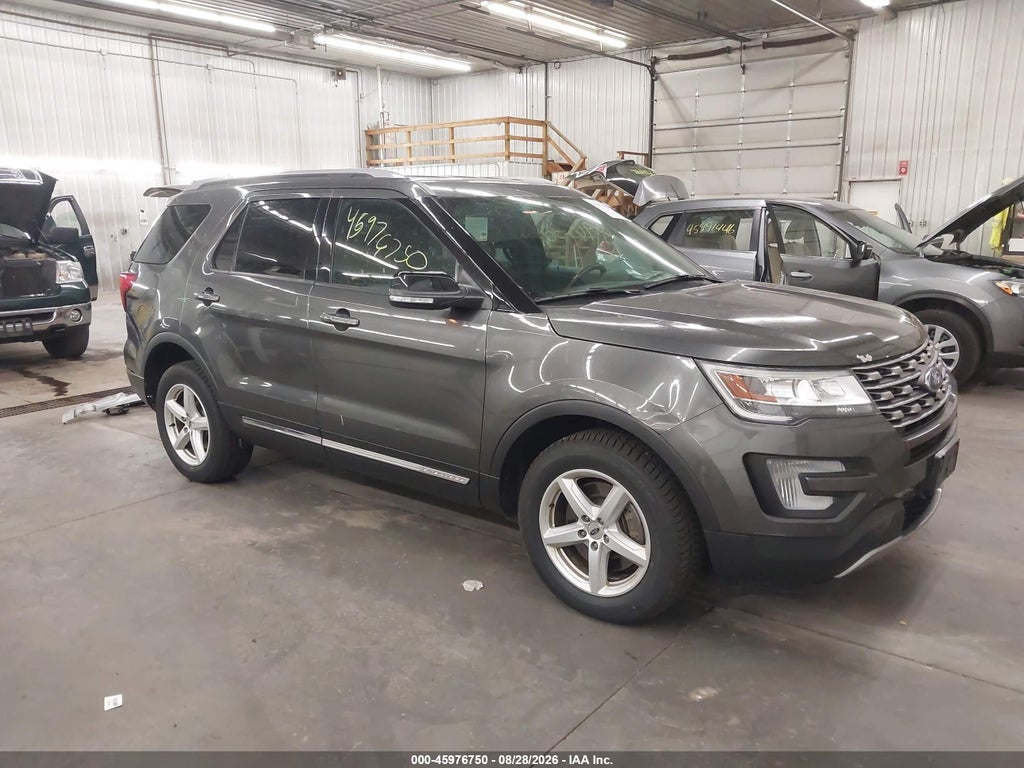 2017 Ford Explorer XLT photo 1