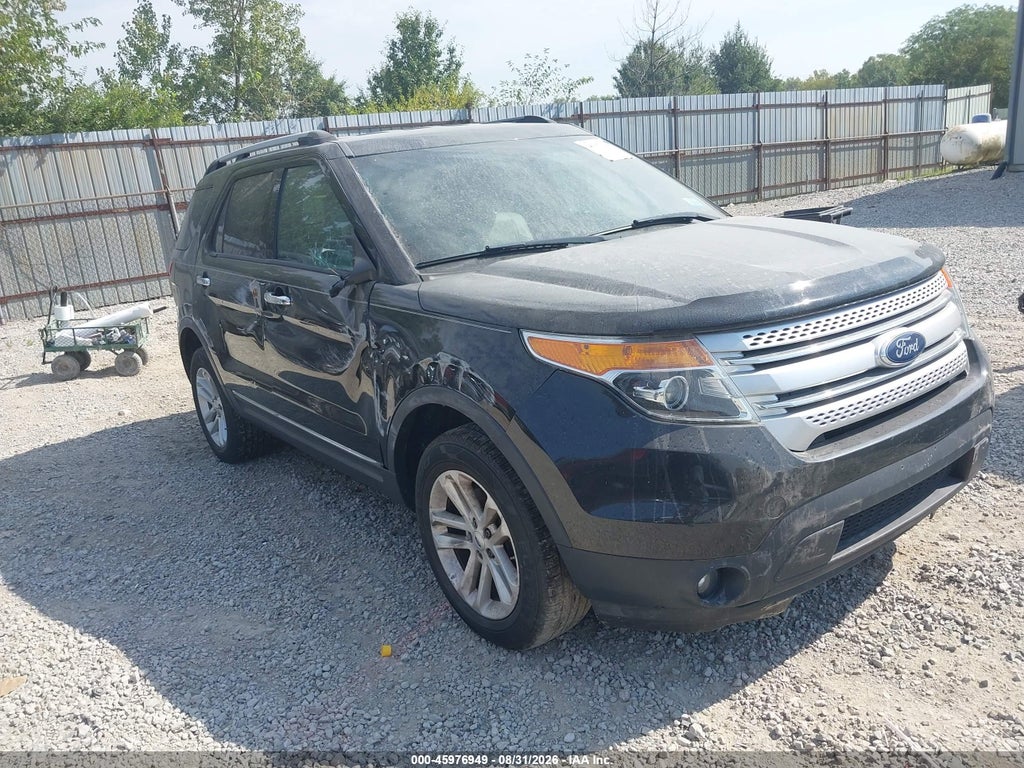 2015 Ford Explorer XLT photo 1