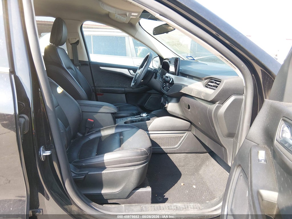 2020 Ford Escape SEL photo 5