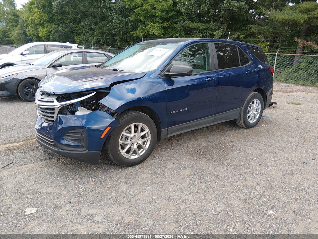 2022 Chevrolet Equinox FWD LS photo 2