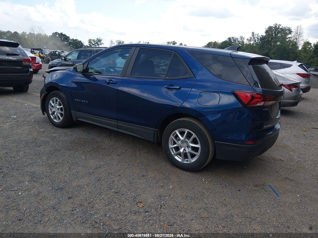 2022 Chevrolet Equinox FWD LS photo 3