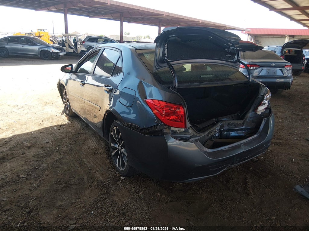2017 Toyota Corolla SE photo 3