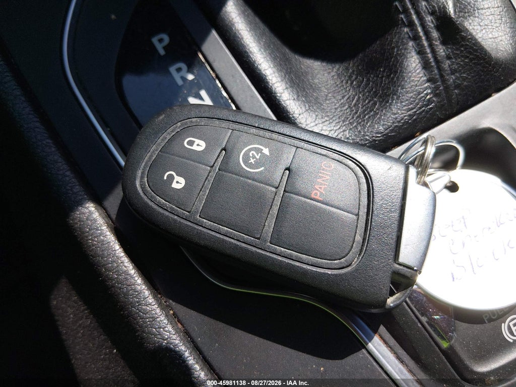 2021 Jeep Cherokee Latitude LUX FWD photo 11