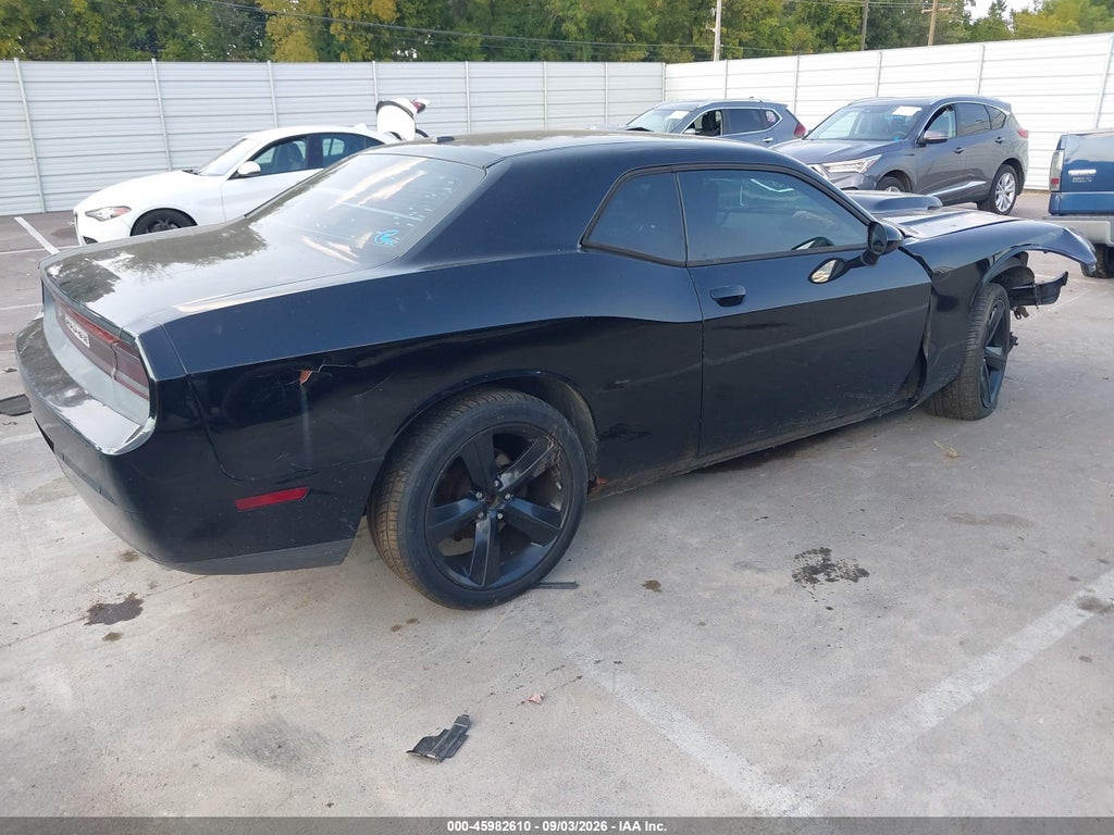 2014 Dodge Challenger SXT photo 4