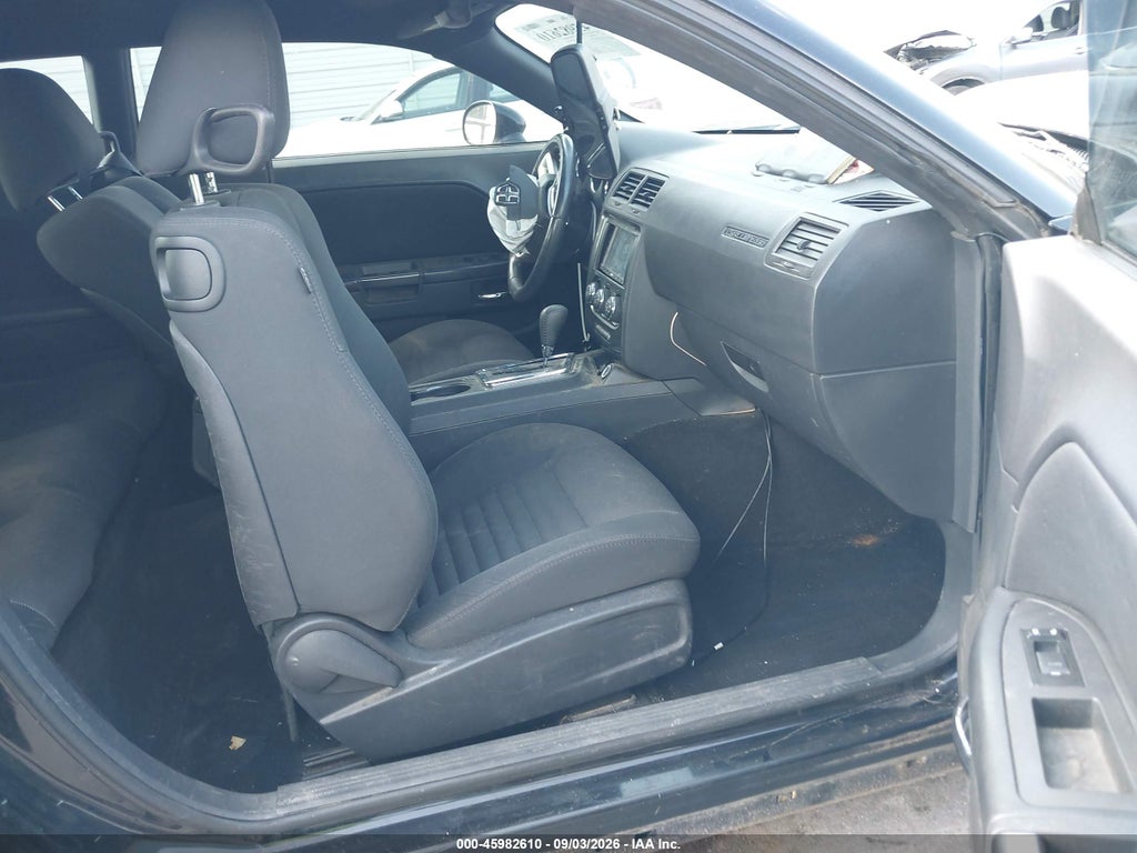 2014 Dodge Challenger SXT photo 5