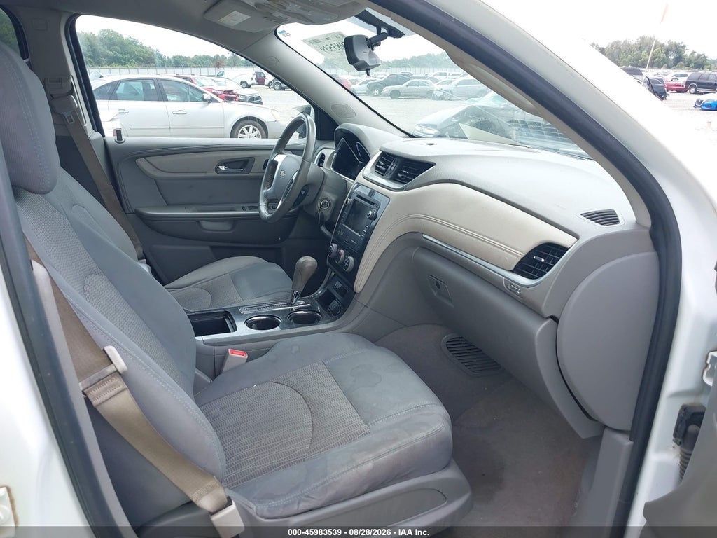 2016 Chevrolet Traverse 1LT photo 5