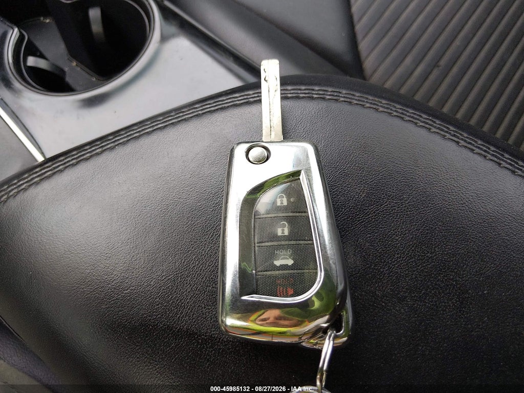 2019 Toyota Camry SE photo 11