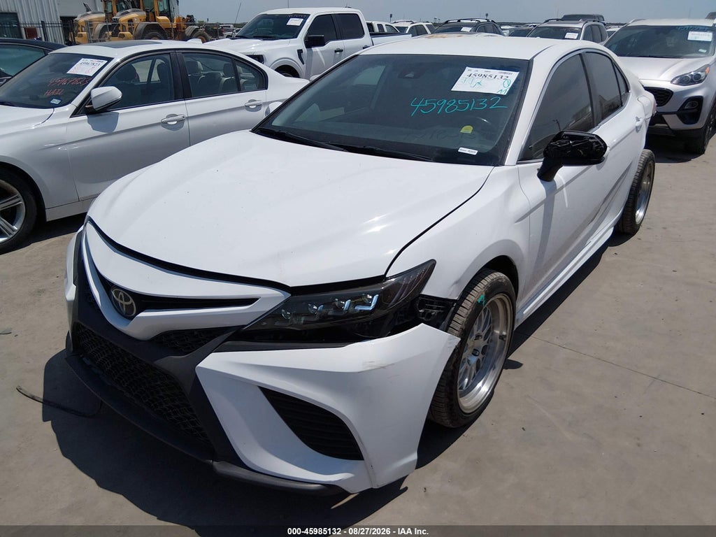 2019 Toyota Camry SE photo 2