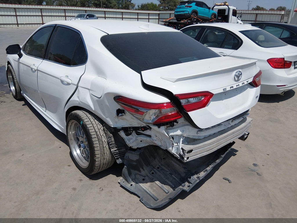 2019 Toyota Camry SE photo 3