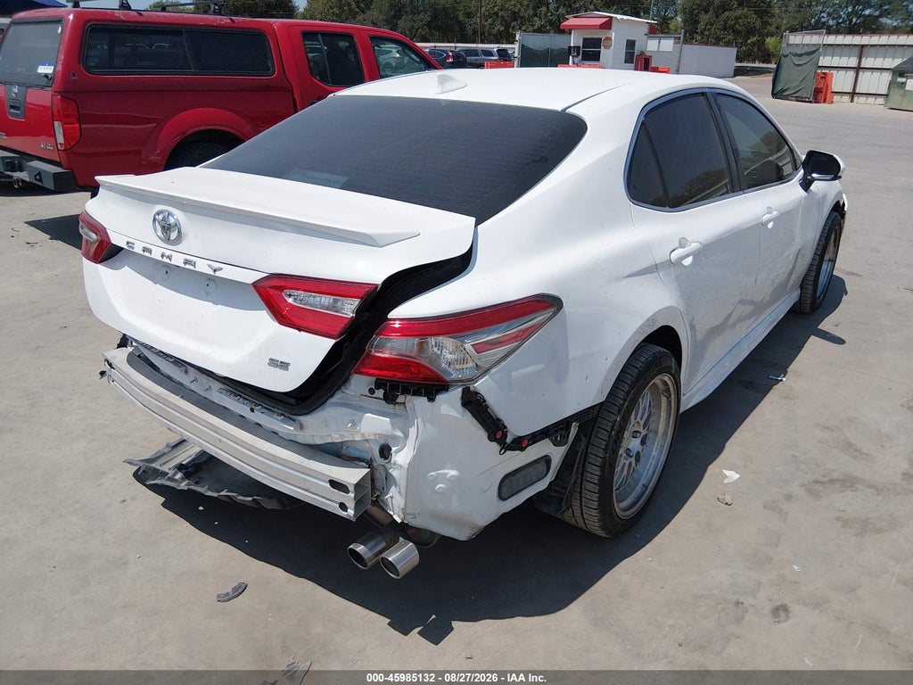 2019 Toyota Camry SE photo 4