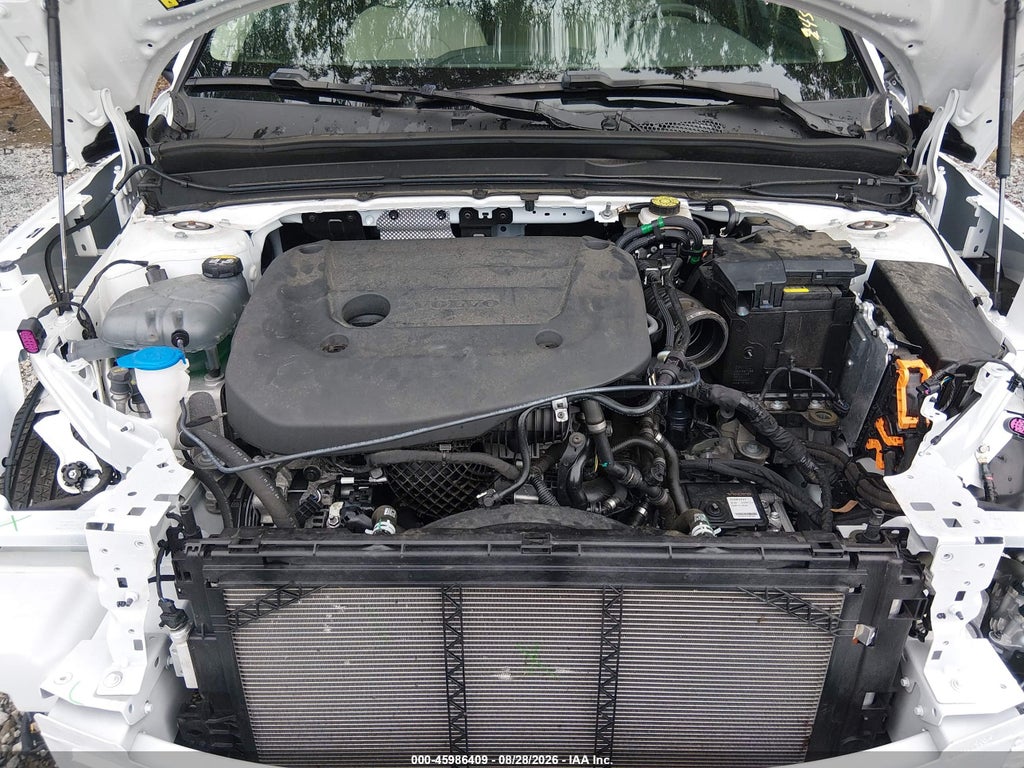 2025 Volvo XC40 B5 Plus Dark Theme photo 10
