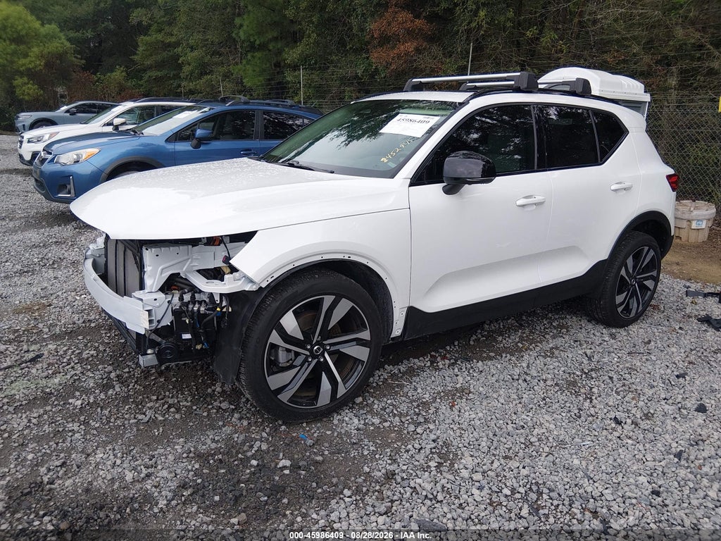 2025 Volvo XC40 B5 Plus Dark Theme photo 2