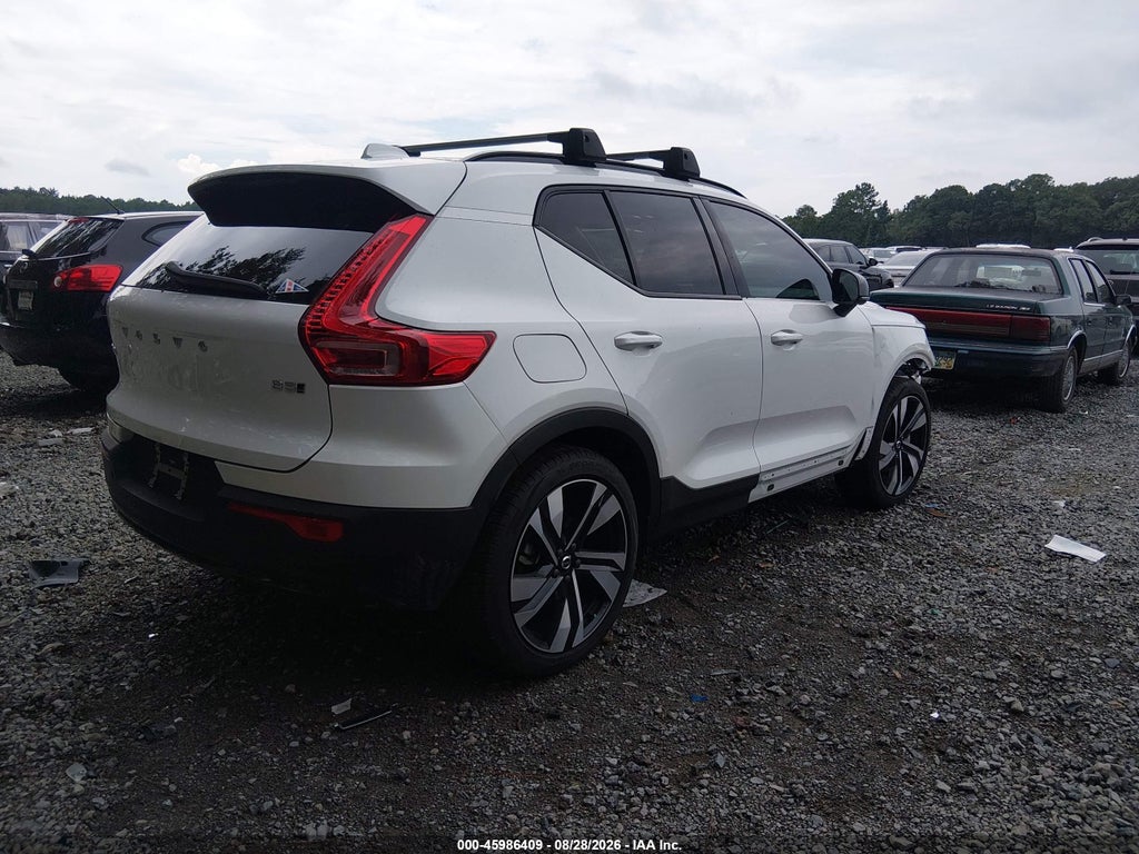 2025 Volvo XC40 B5 Plus Dark Theme photo 4