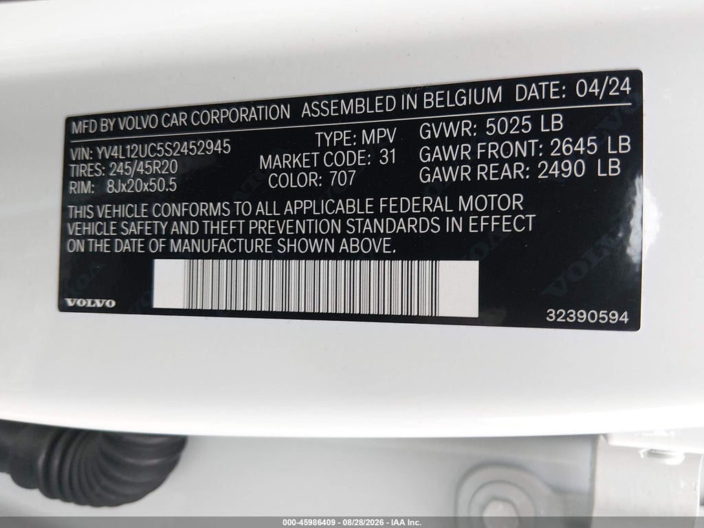 2025 Volvo XC40 B5 Plus Dark Theme photo 9