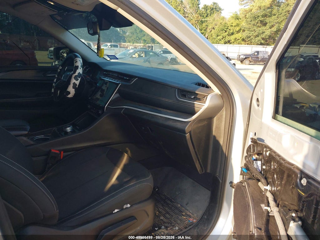 2023 Jeep Grand Cherokee L Laredo 4X4 photo 5