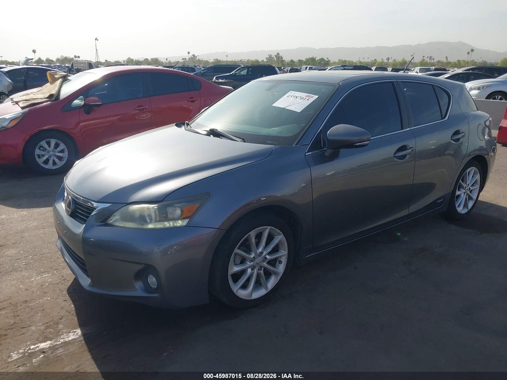 2013 Lexus CT 200H photo 2