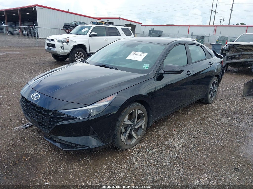 2023 Hyundai Elantra SEL photo 2