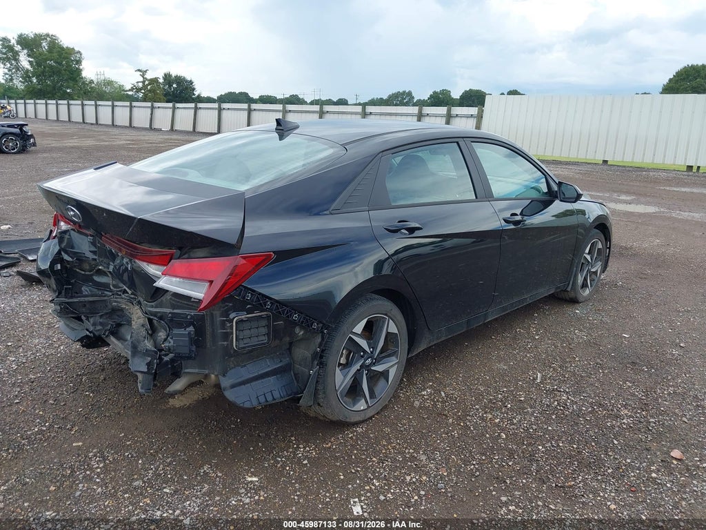 2023 Hyundai Elantra SEL photo 4